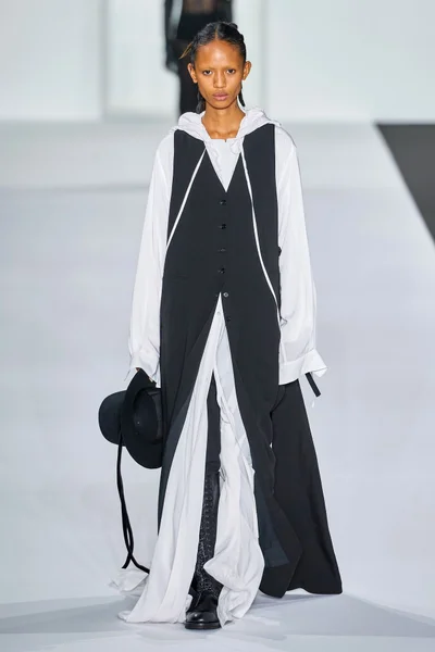Look 13